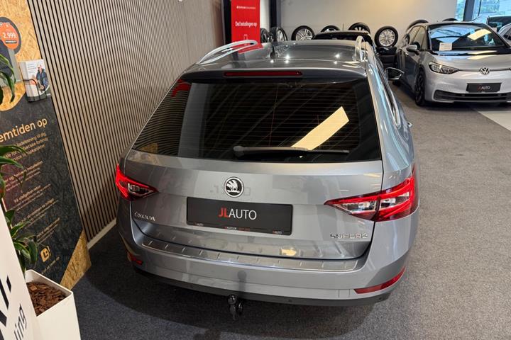 Sølv Skoda Superb fra 2018