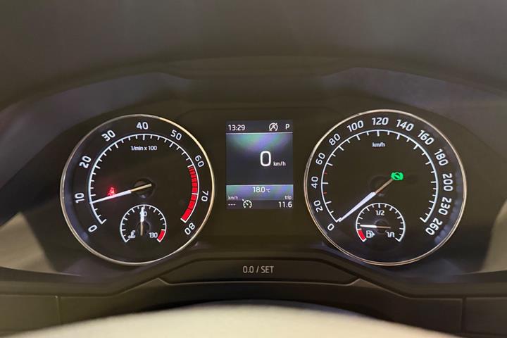 Sølv Skoda Superb fra 2018