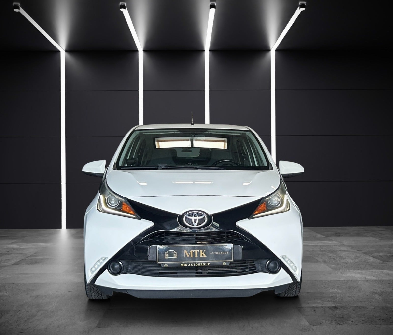 Hvid Toyota Aygo fra 2015
