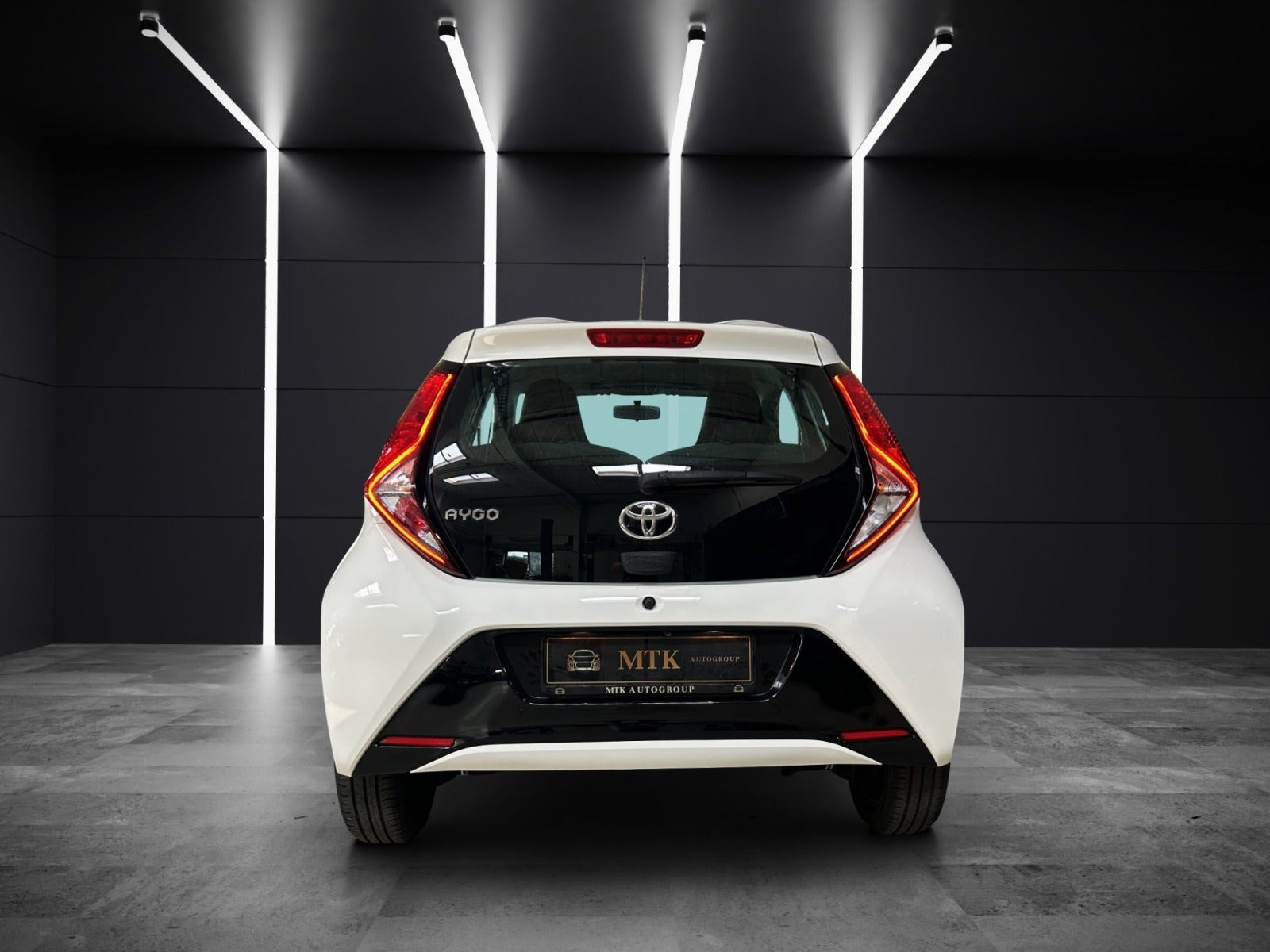 Hvid Toyota Aygo fra 2015