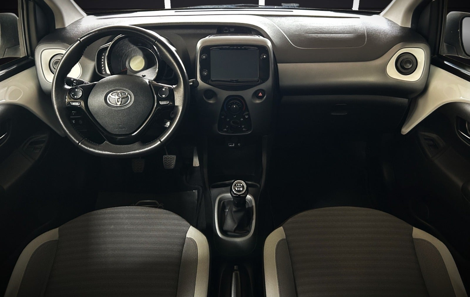 Hvid Toyota Aygo fra 2015