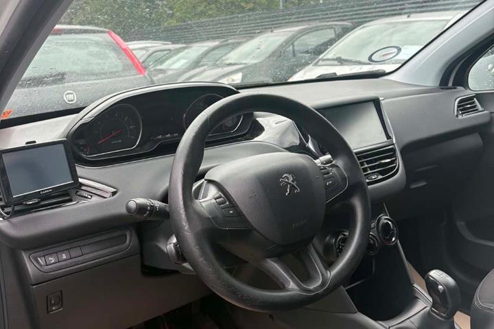Hvid Peugeot 208 fra 2012