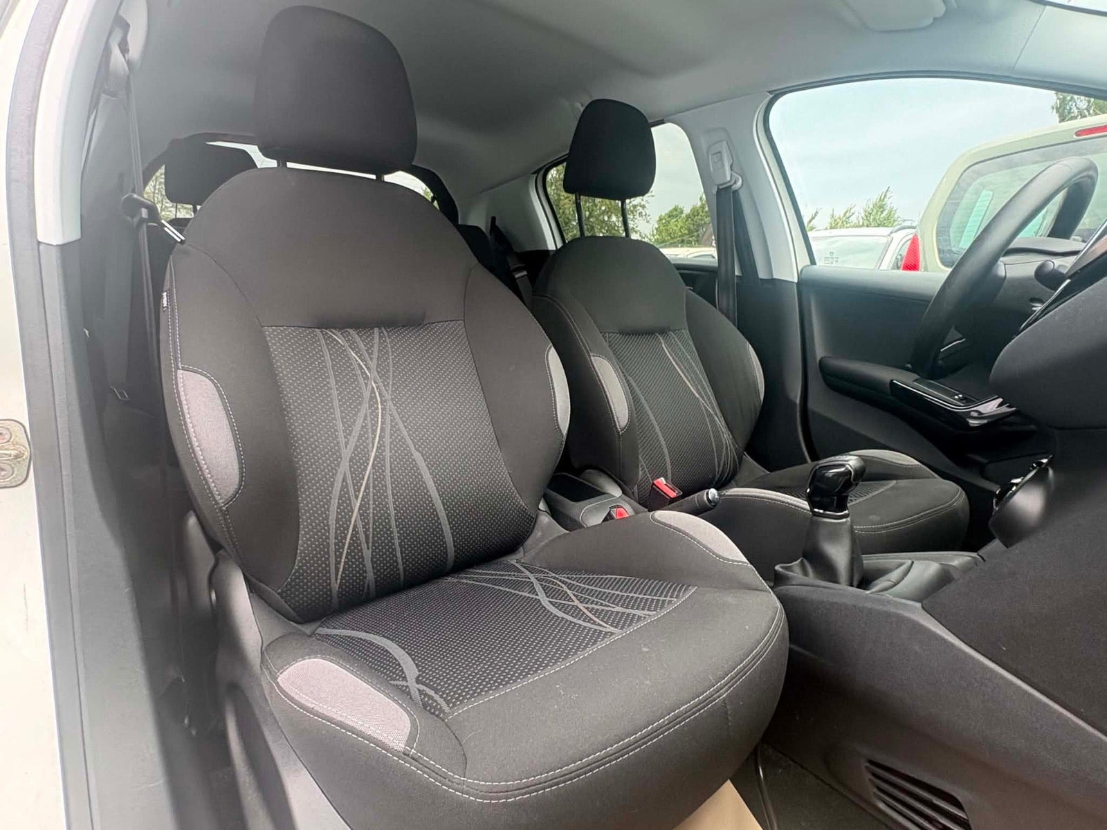 Hvid Peugeot 208 fra 2012