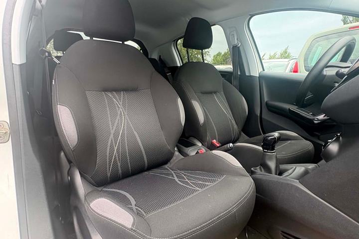 Hvid Peugeot 208 fra 2012