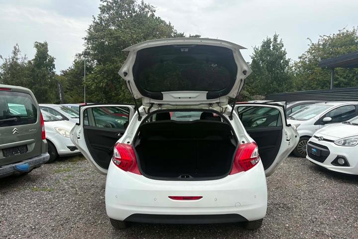 Hvid Peugeot 208 fra 2012