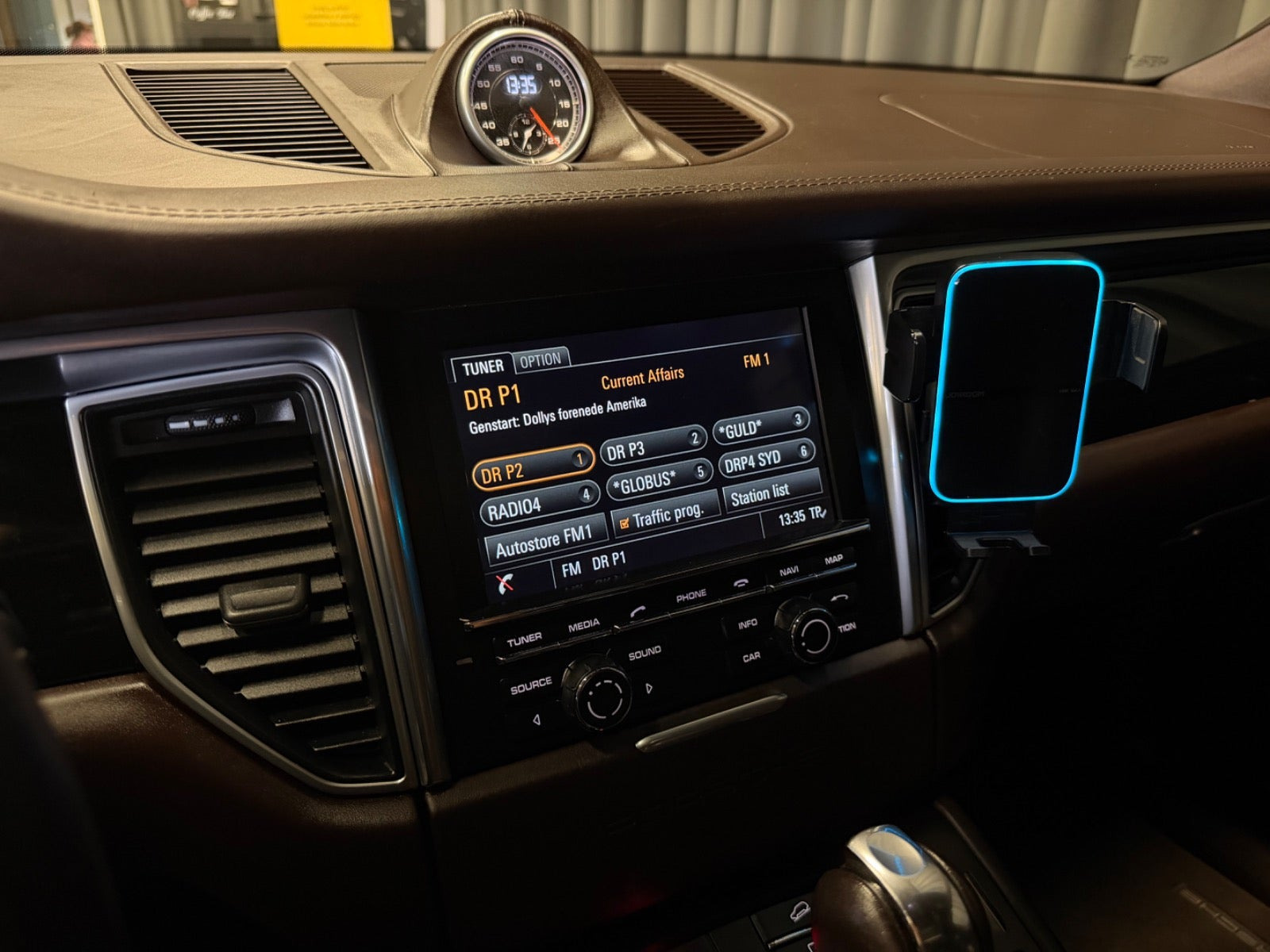 Sort Porsche Macan Turbo fra 2015