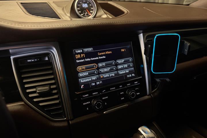 Sort Porsche Macan Turbo fra 2015