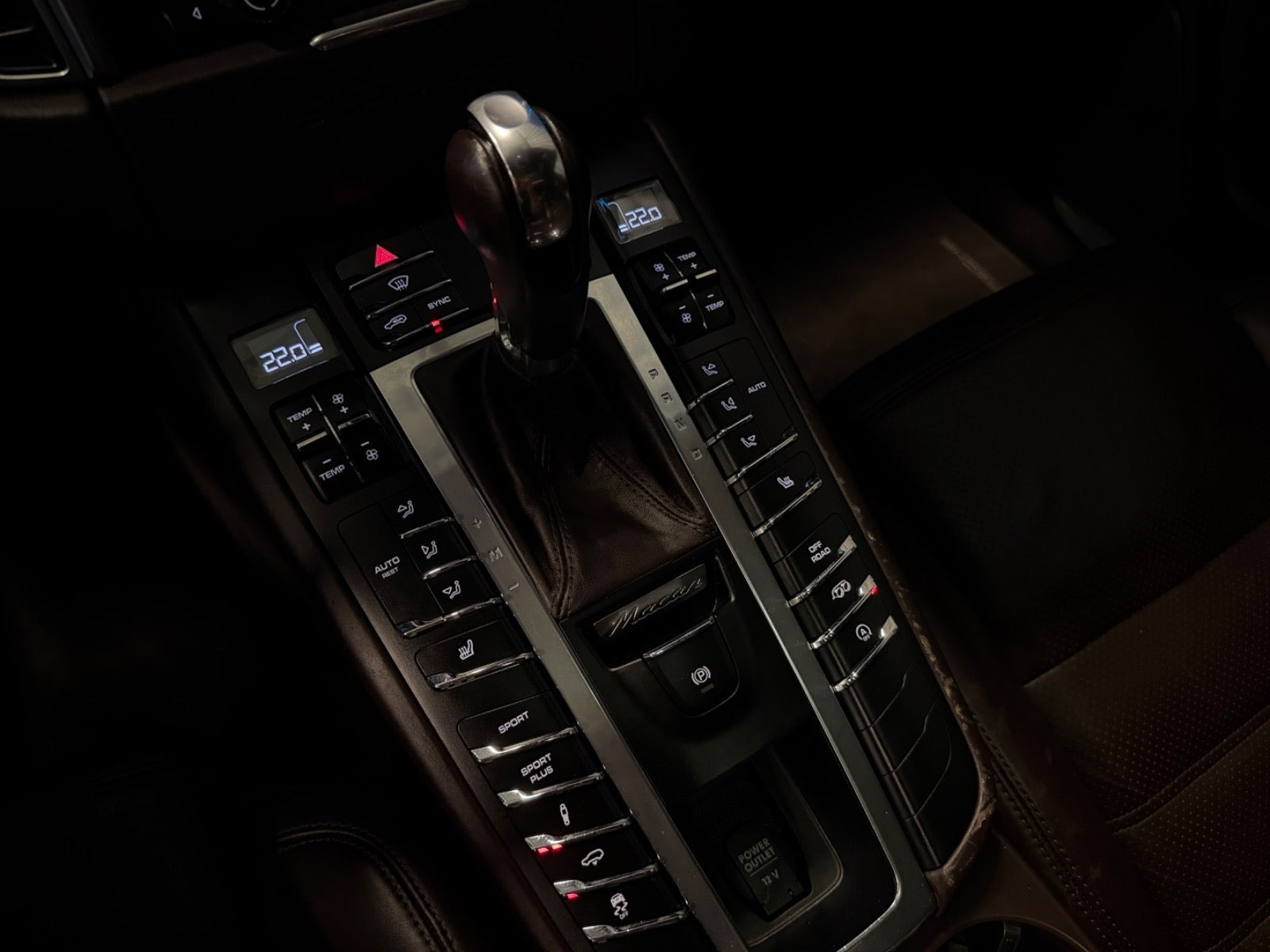 Sort Porsche Macan Turbo fra 2015
