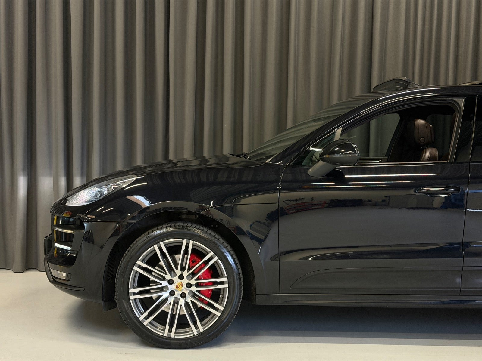 Sort Porsche Macan Turbo fra 2015