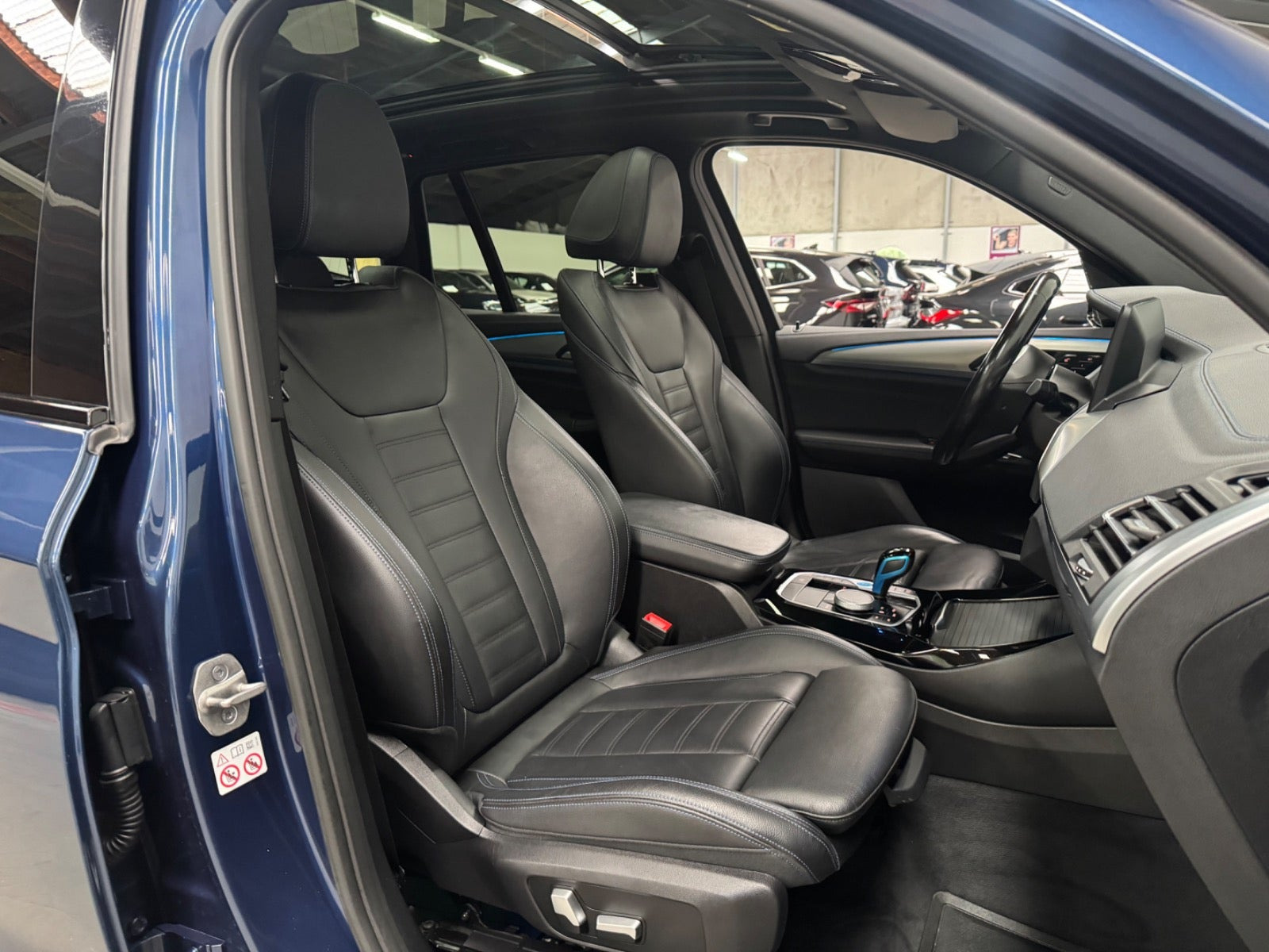 Blå BMW iX3 fra 2022