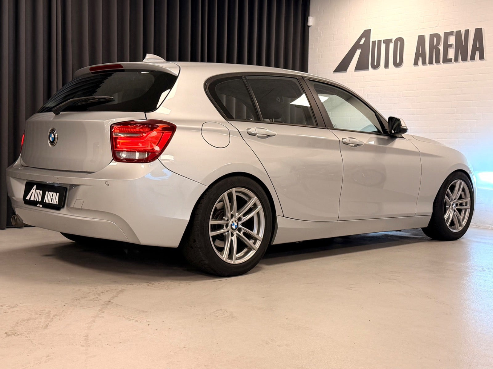 Sølv BMW 118d fra 2012