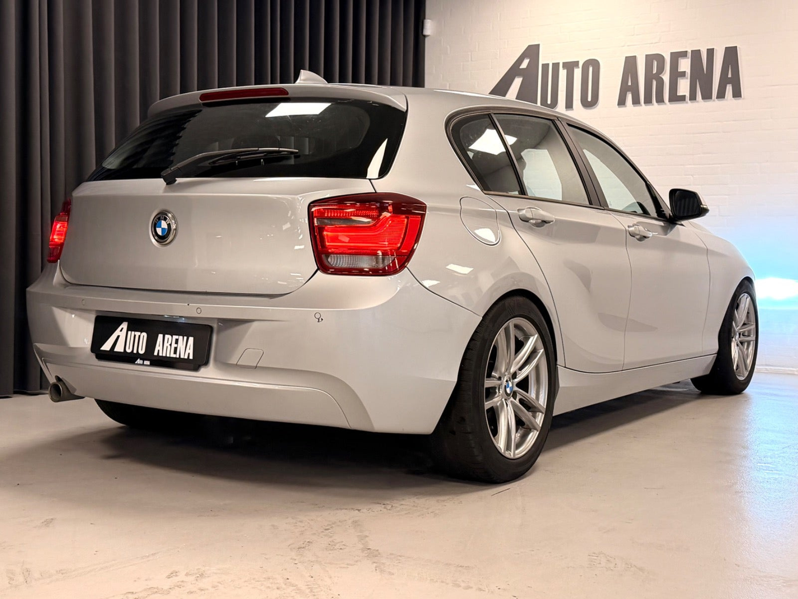 Sølv BMW 118d fra 2012