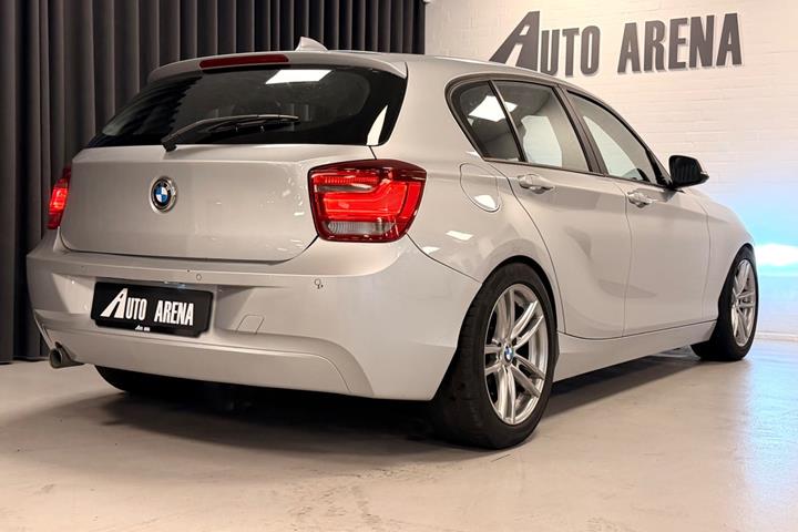 Sølv BMW 118d fra 2012