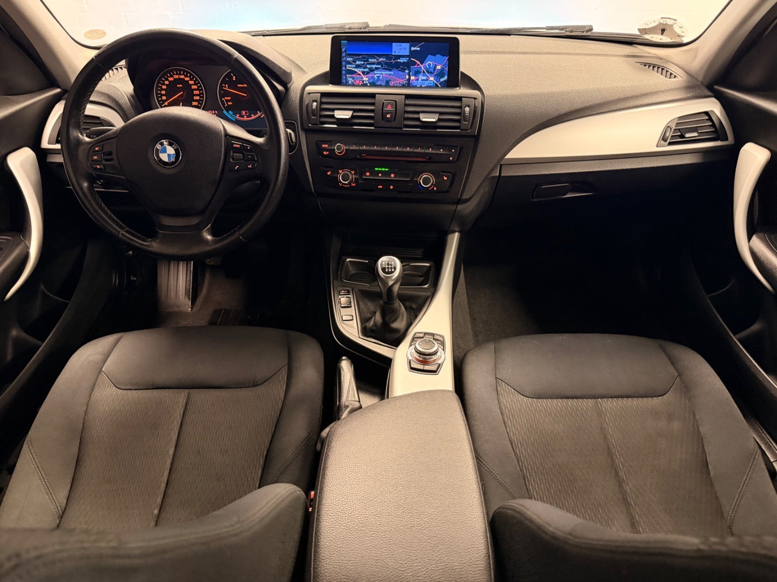 Sølv BMW 118d fra 2012
