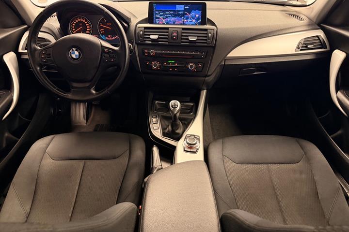 Sølv BMW 118d fra 2012