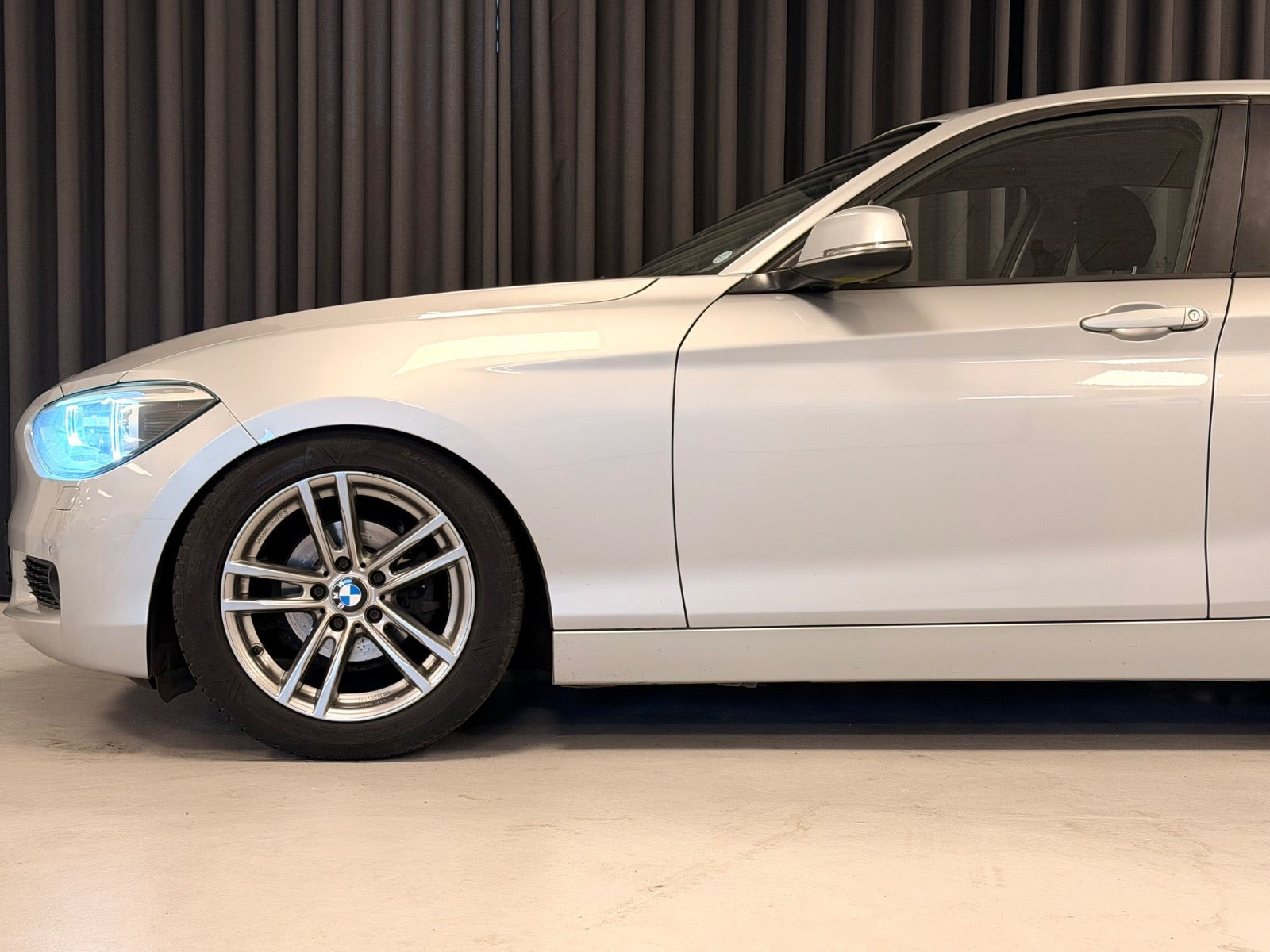 Sølv BMW 118d fra 2012