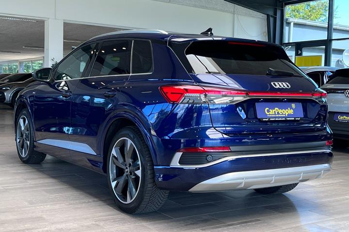 Blå Audi Q4 e-tron fra 2024