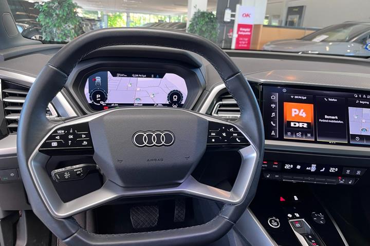 Blå Audi Q4 e-tron fra 2024
