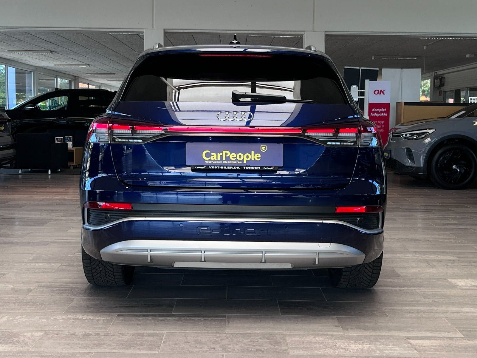 Blå Audi Q4 e-tron fra 2024