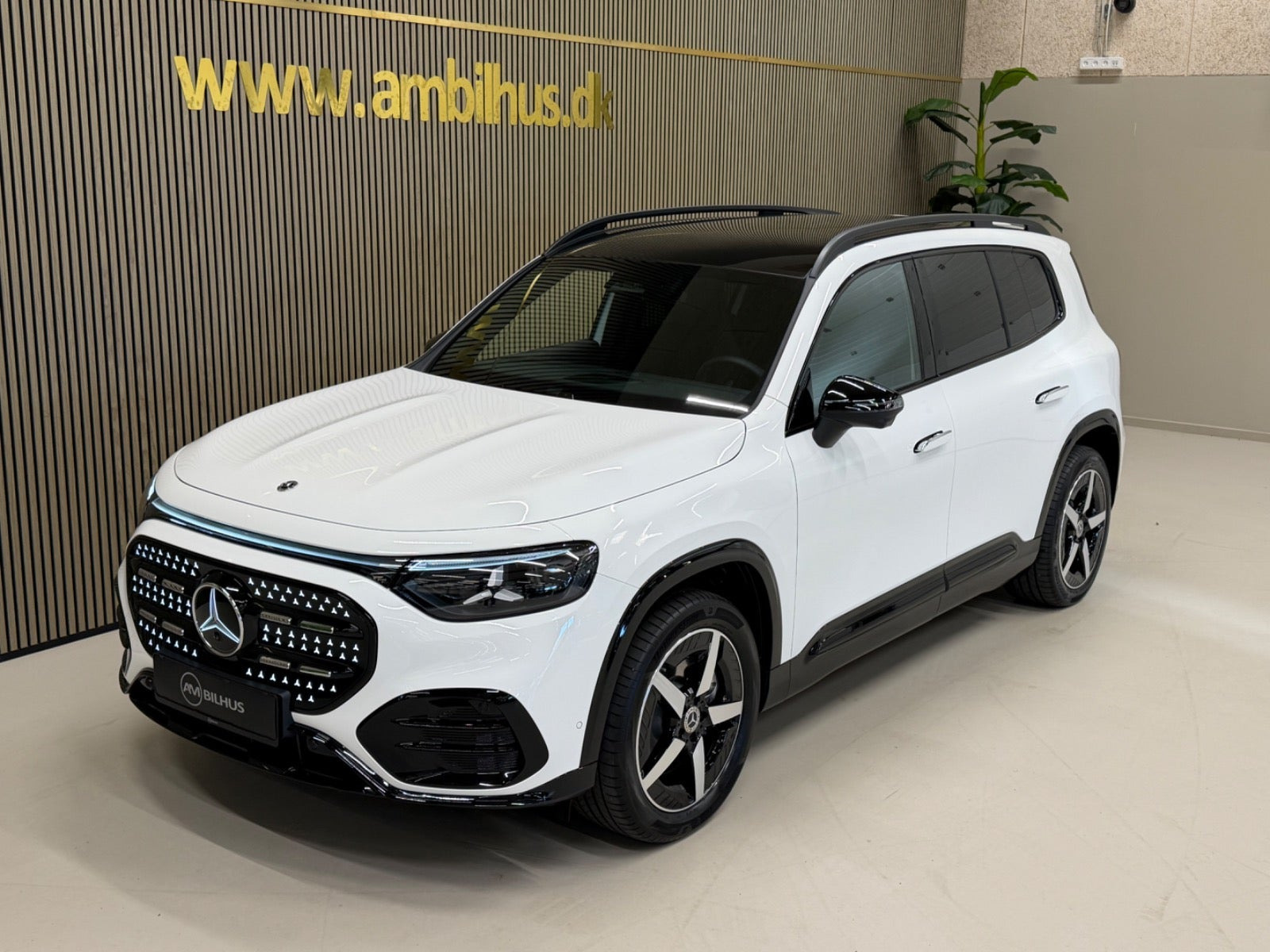 Hvid Mercedes GLB250+ fra 2026