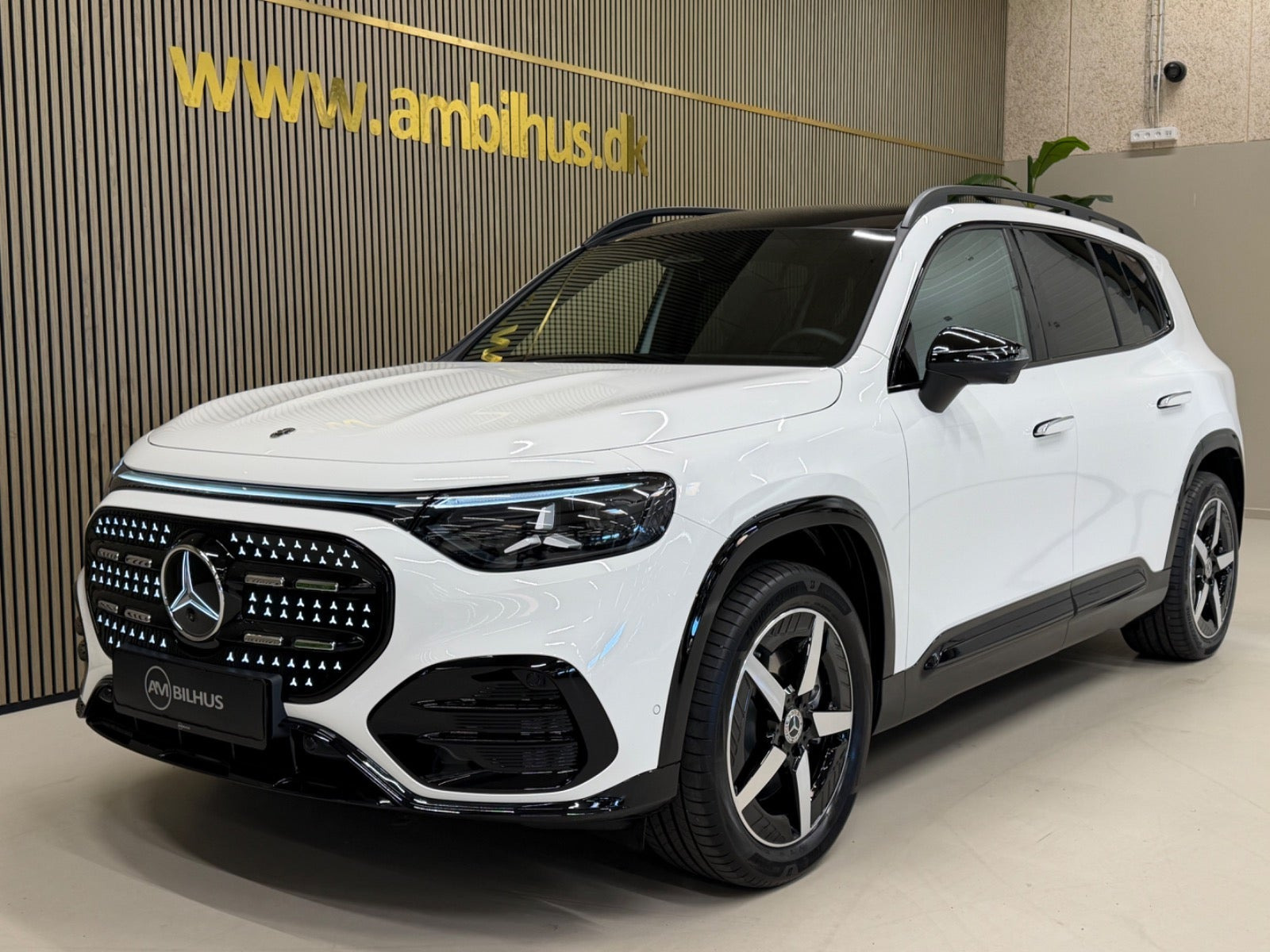 Hvid Mercedes GLB250+ fra 2026