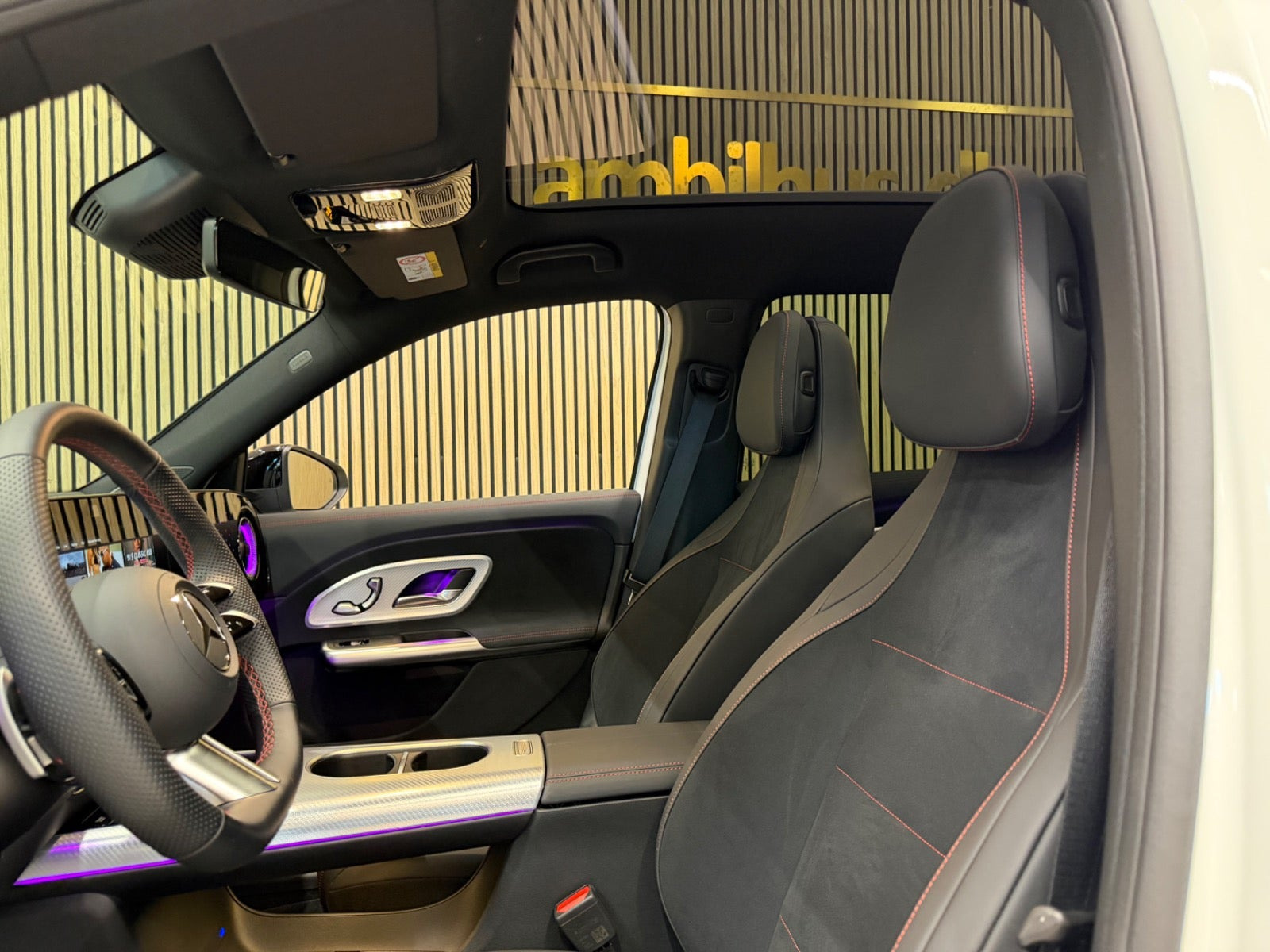 Hvid Mercedes GLB250+ fra 2026