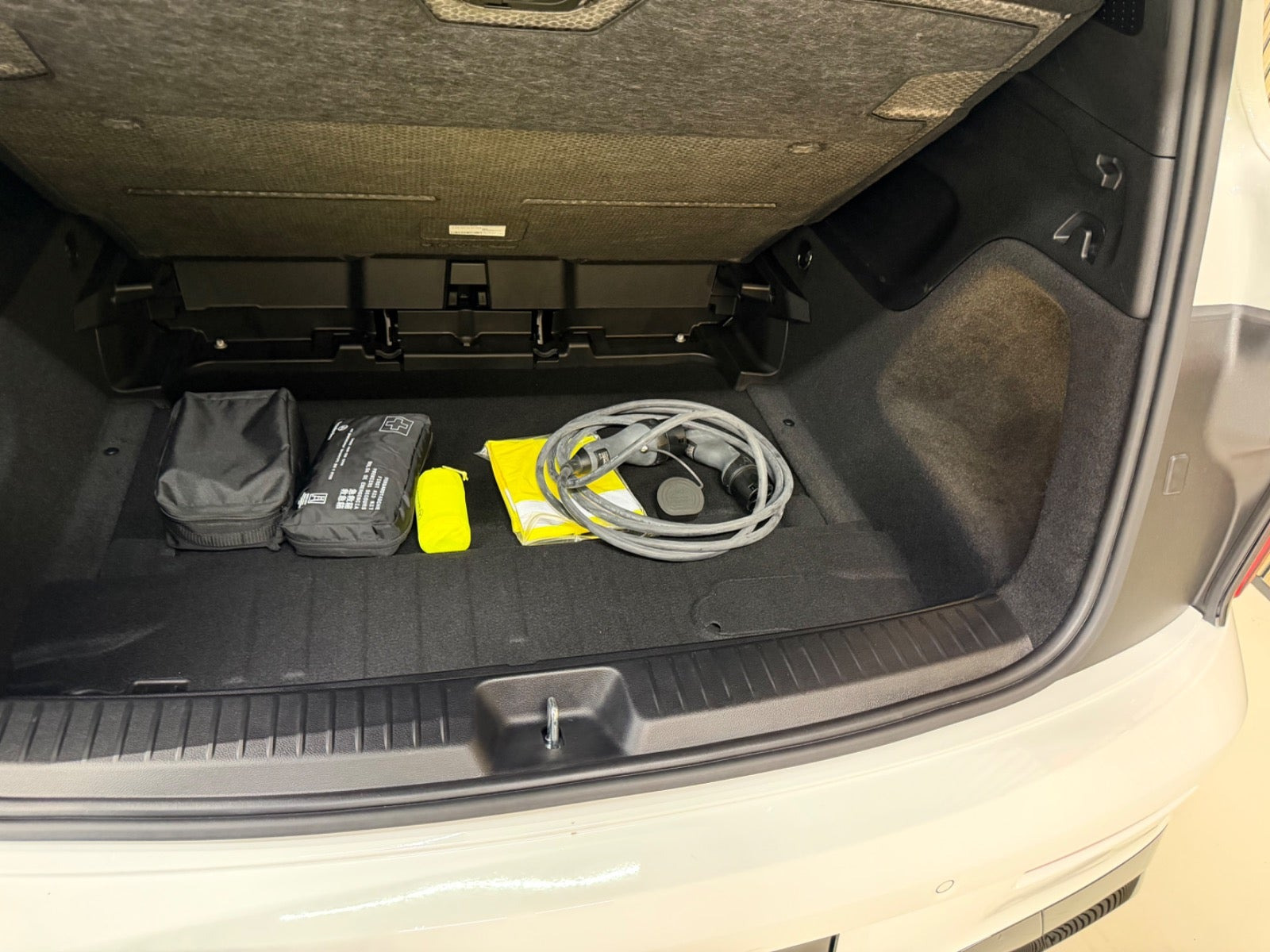 Hvid Mercedes GLB250+ fra 2026