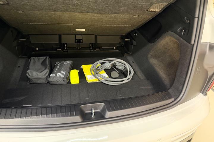 Hvid Mercedes GLB250+ fra 2026