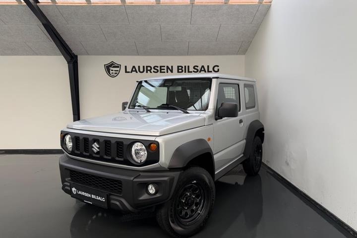Sølv Suzuki Jimny fra 2025 set udefra