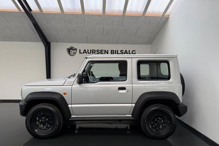 Sølv Suzuki Jimny fra 2025