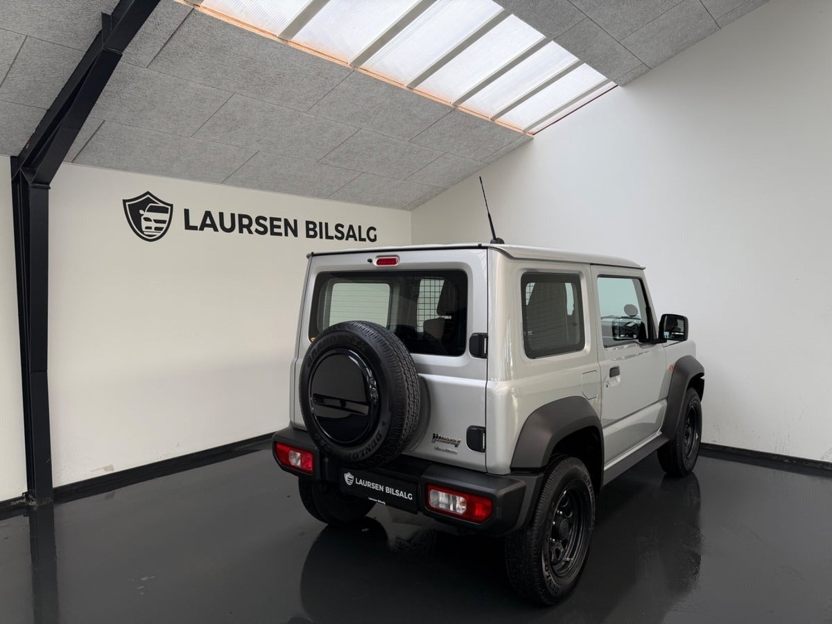 Sølv Suzuki Jimny fra 2025