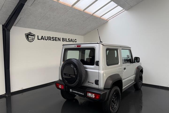 Sølv Suzuki Jimny fra 2025