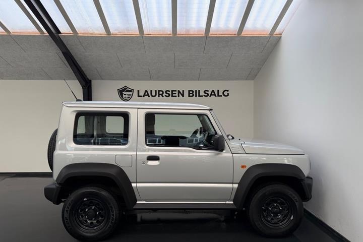 Sølv Suzuki Jimny fra 2025