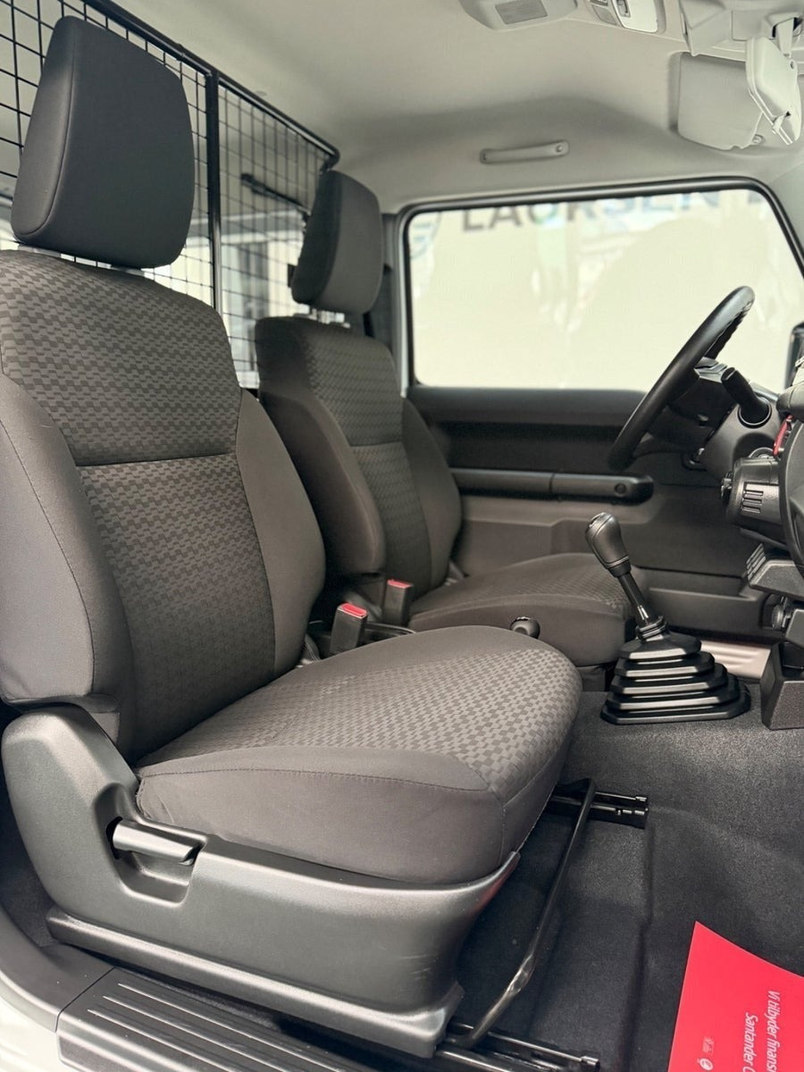 Sølv Suzuki Jimny fra 2025