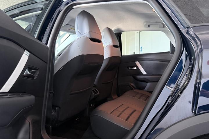 Blå Citroën ë-C4 fra 2025