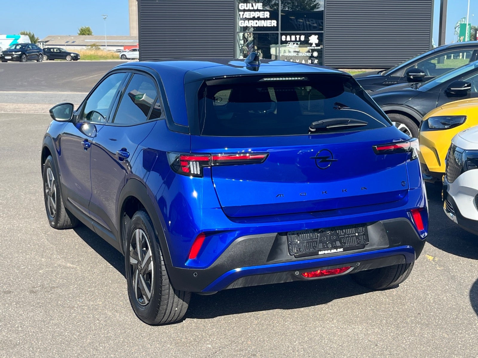 Blå Opel Mokka-e fra 2025