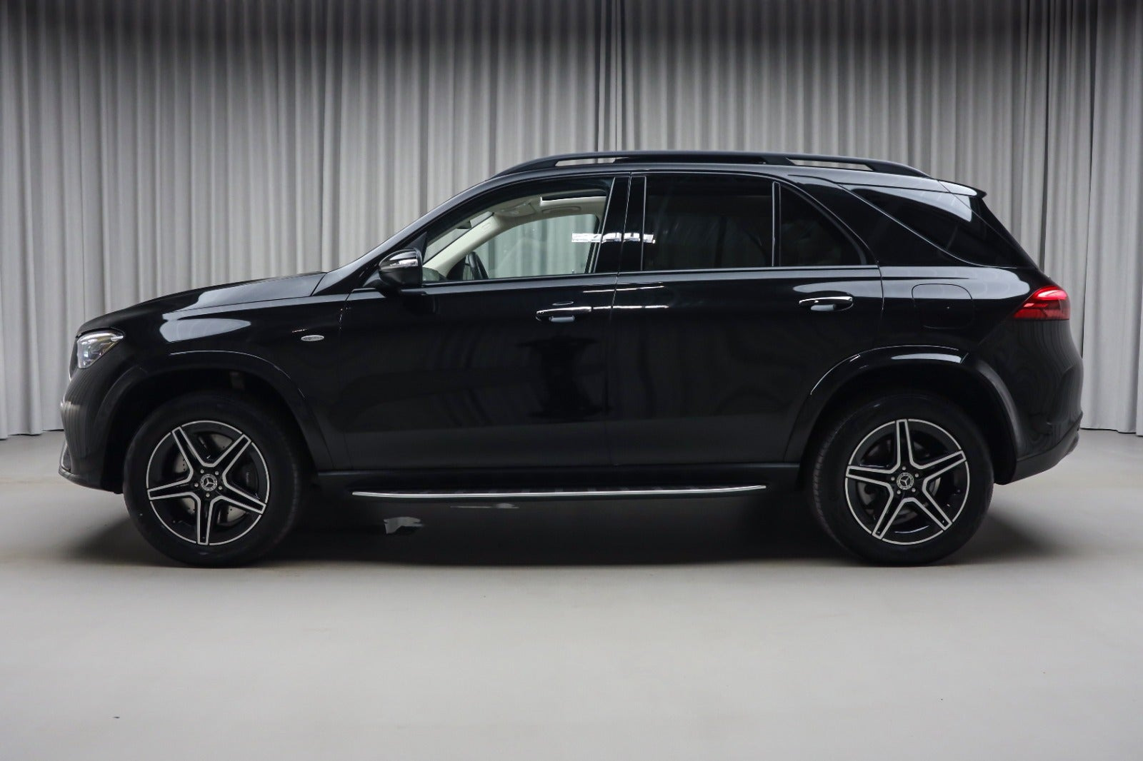 Sort Mercedes GLE350 de fra 2025