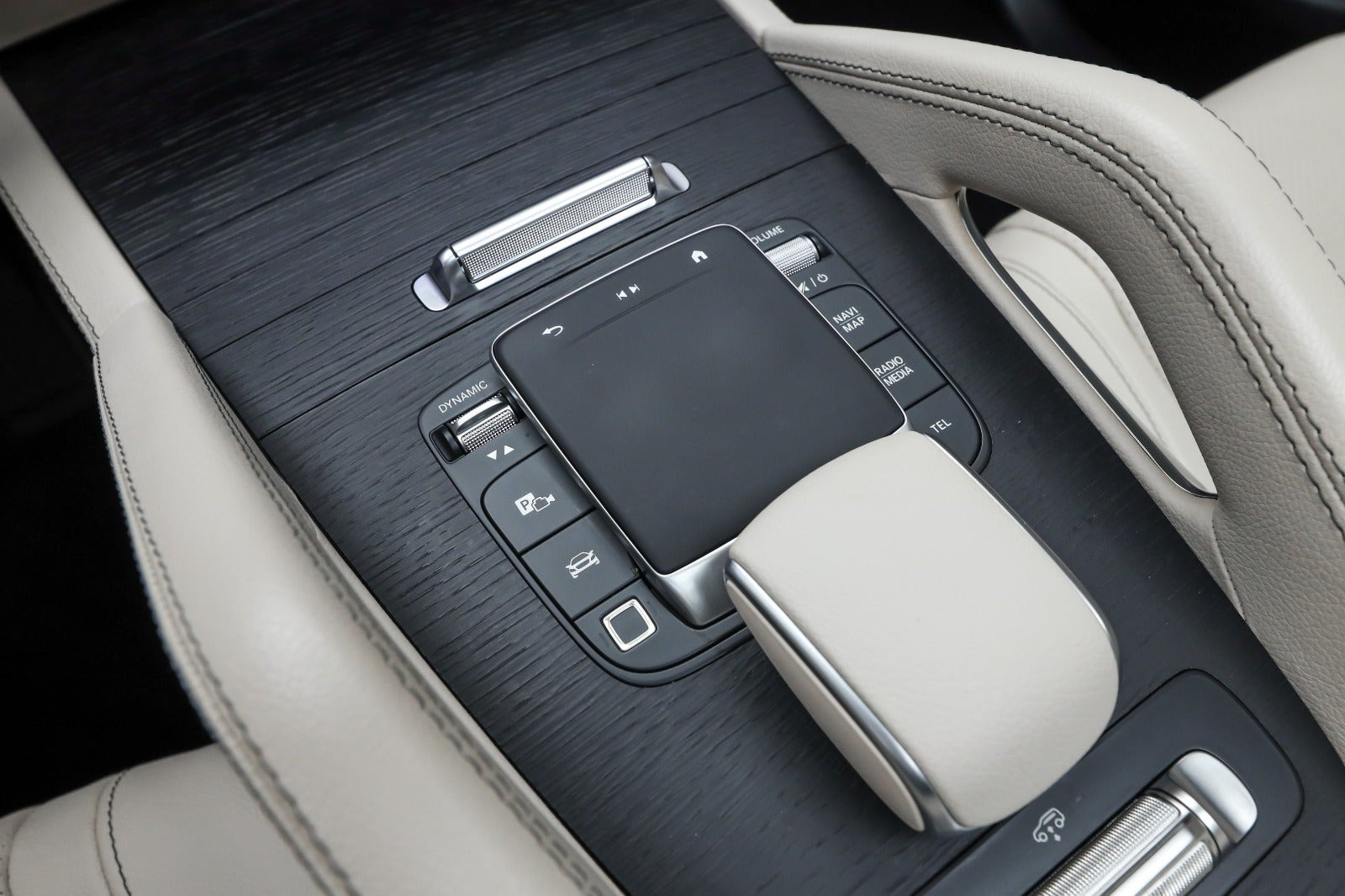 Sort Mercedes GLE350 de fra 2025