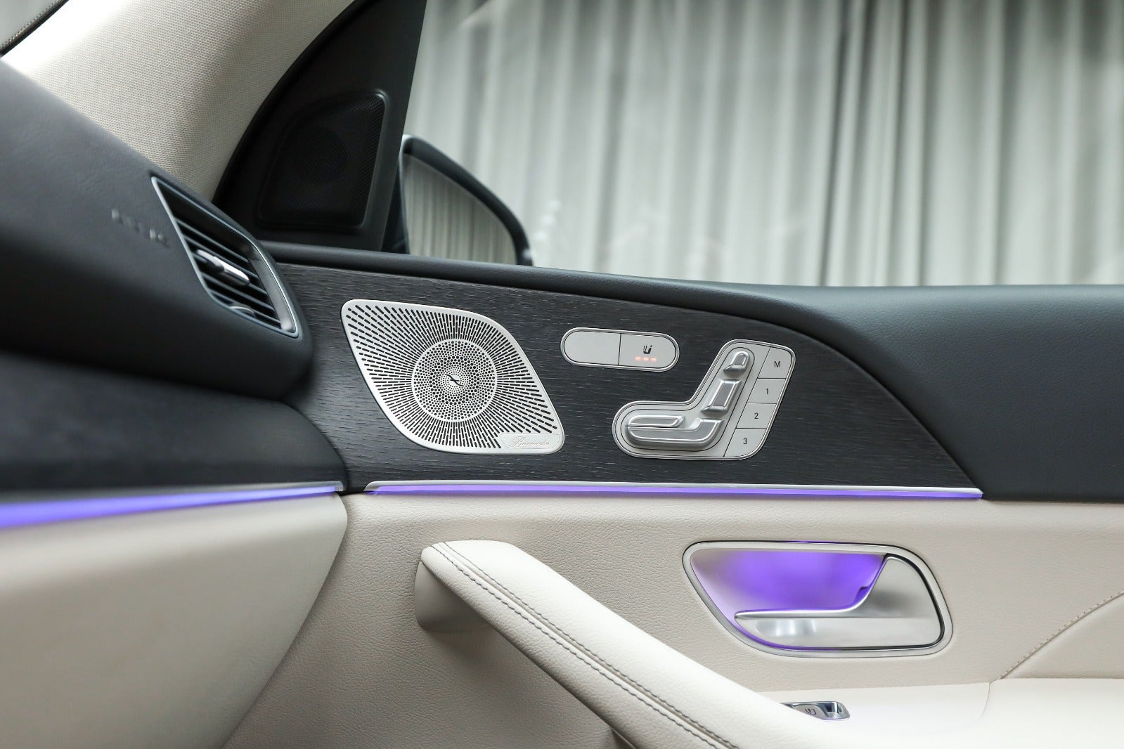 Sort Mercedes GLE350 de fra 2025