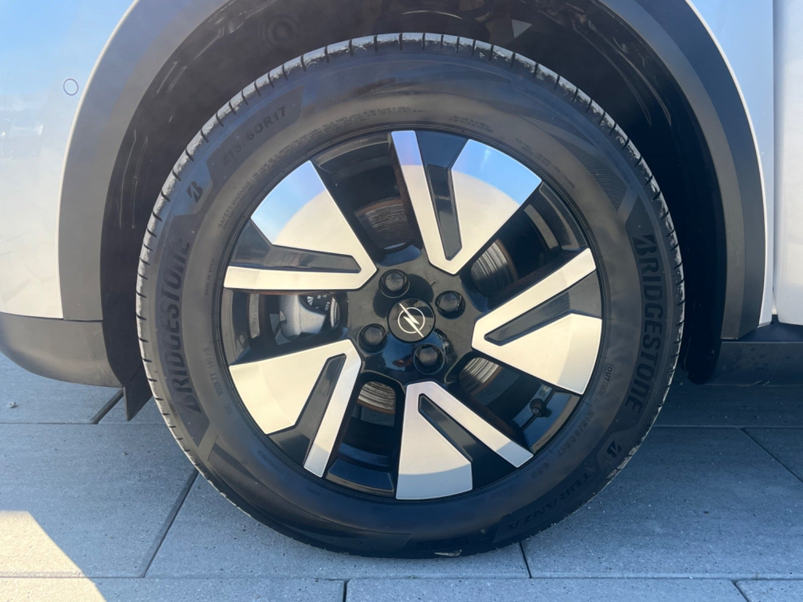 Sølv Opel Frontera fra 2025