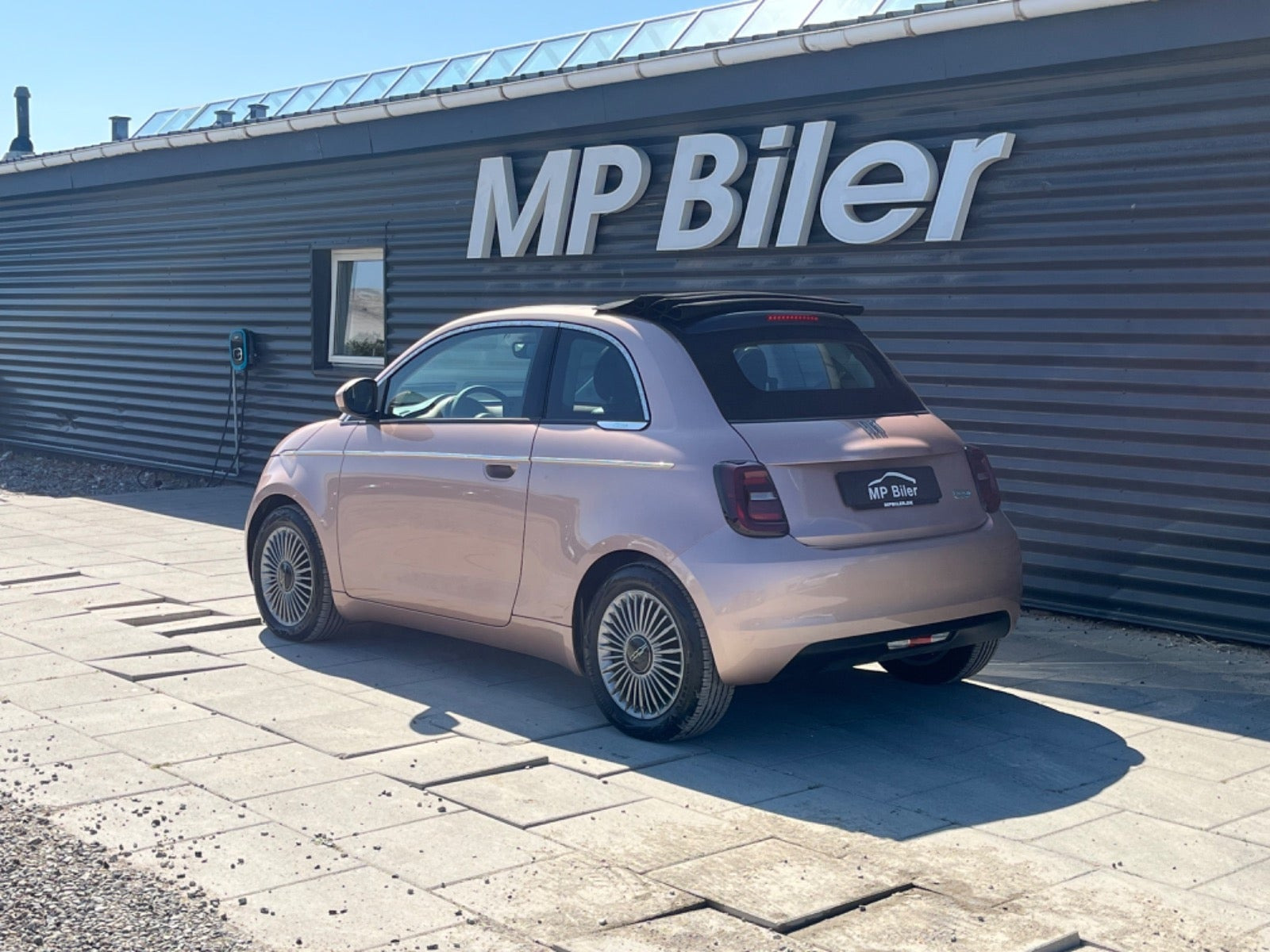 Beige Fiat 500e fra 2024