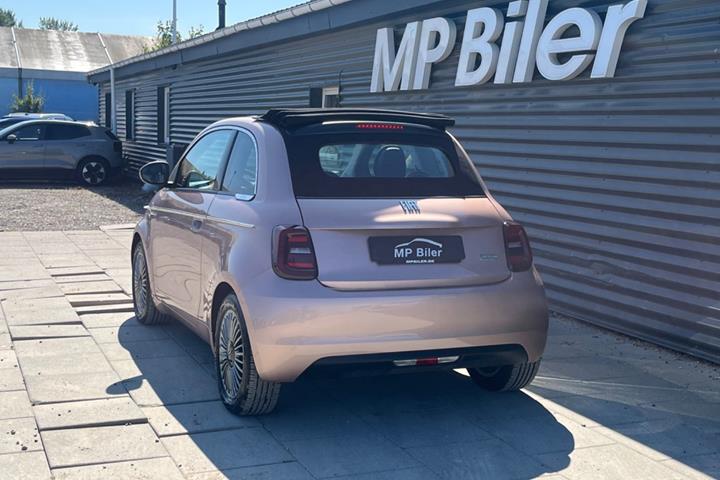 Beige Fiat 500e fra 2024