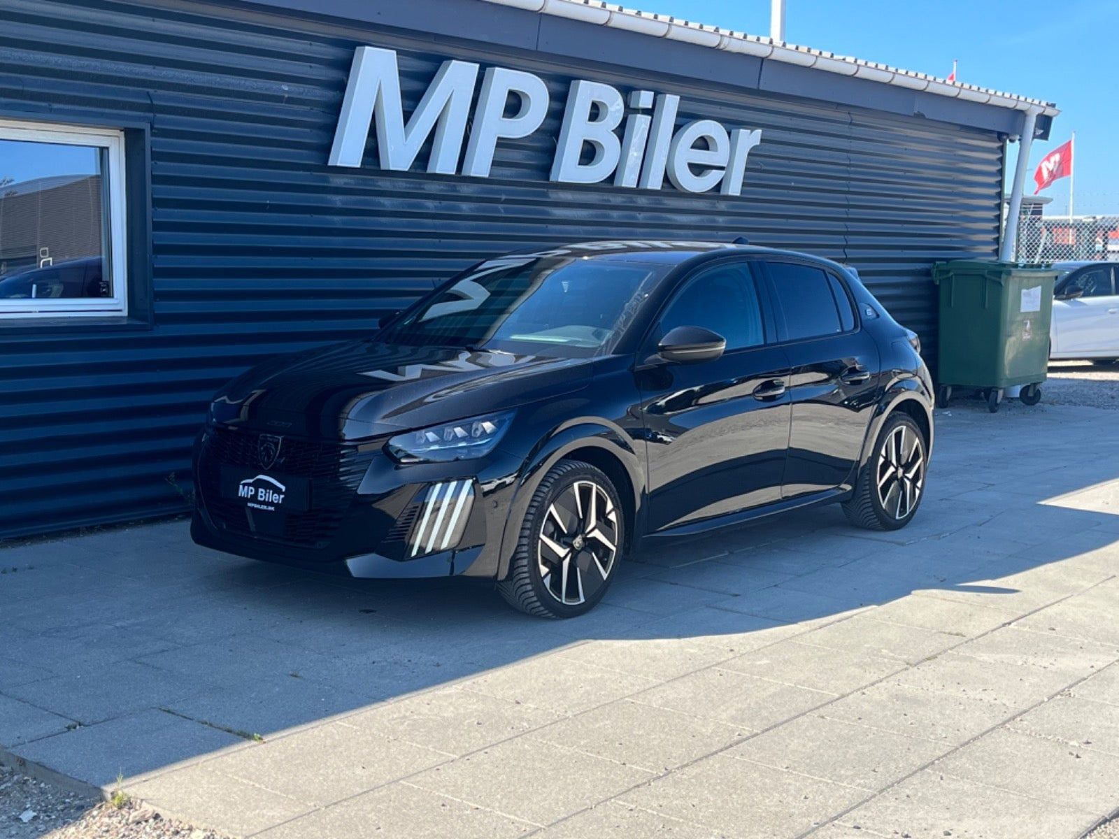 Sort Peugeot e-208 fra 2024