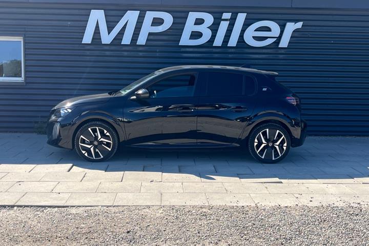 Sort Peugeot e-208 fra 2024
