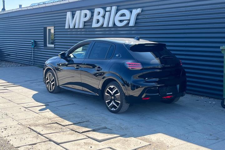Sort Peugeot e-208 fra 2024