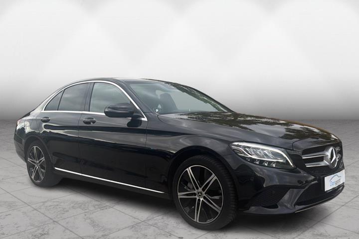 Sort Mercedes C300 de fra 2020