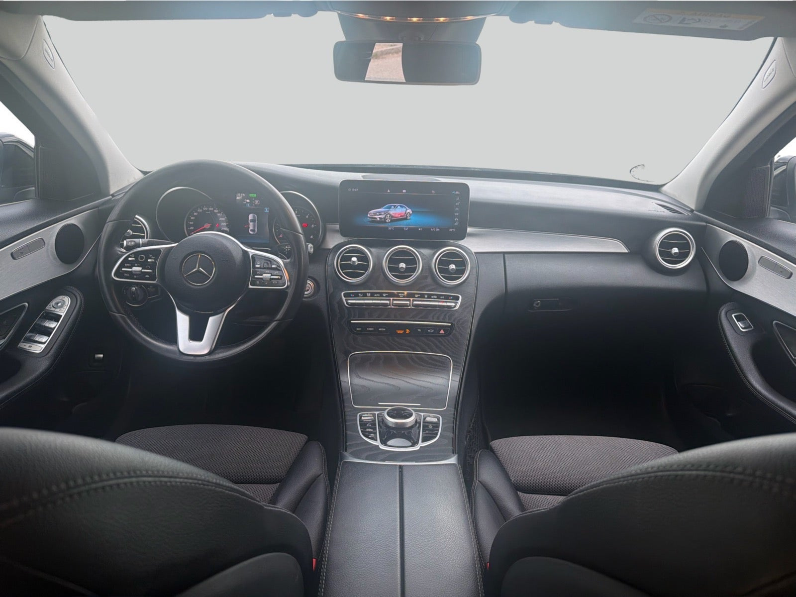 Sort Mercedes C300 de fra 2020