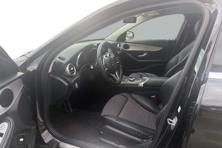 Sort Mercedes C300 de fra 2020