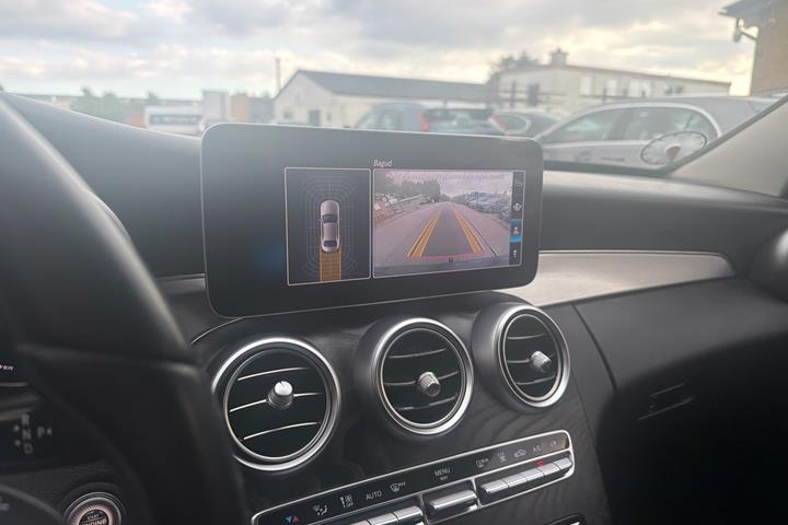 Sort Mercedes C300 de fra 2020