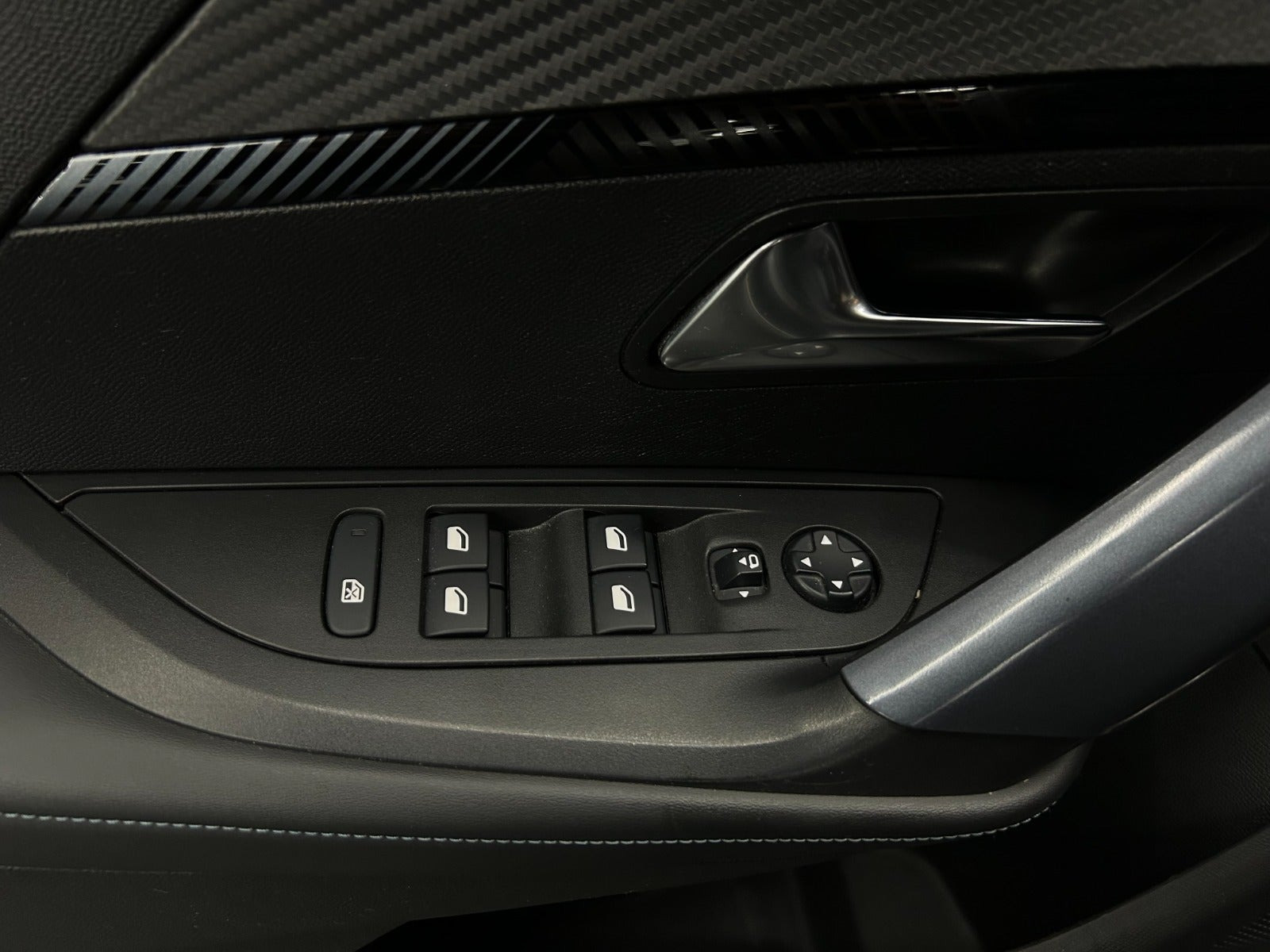 undefined Peugeot 2008 fra 2020